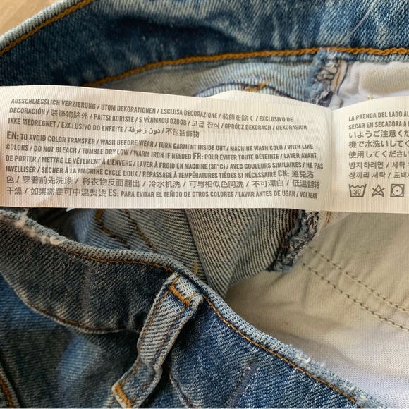 NWT Abercrombie & Fitch The 4” Mom Short High Rise Distressed Denim Shorts - Picture 12 of 12